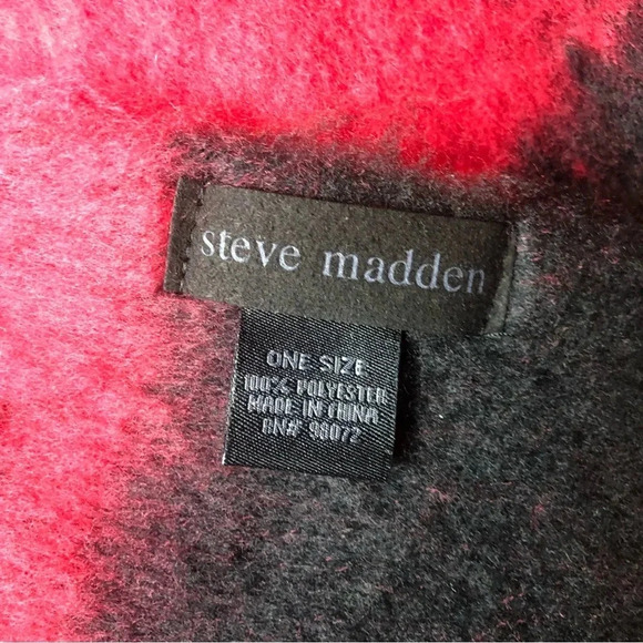 Steve Madden Red Buffalo Plaid Oversized Fringe Scarf Shawl Soft Cozy Women’s OS - Picture 4 of 4
